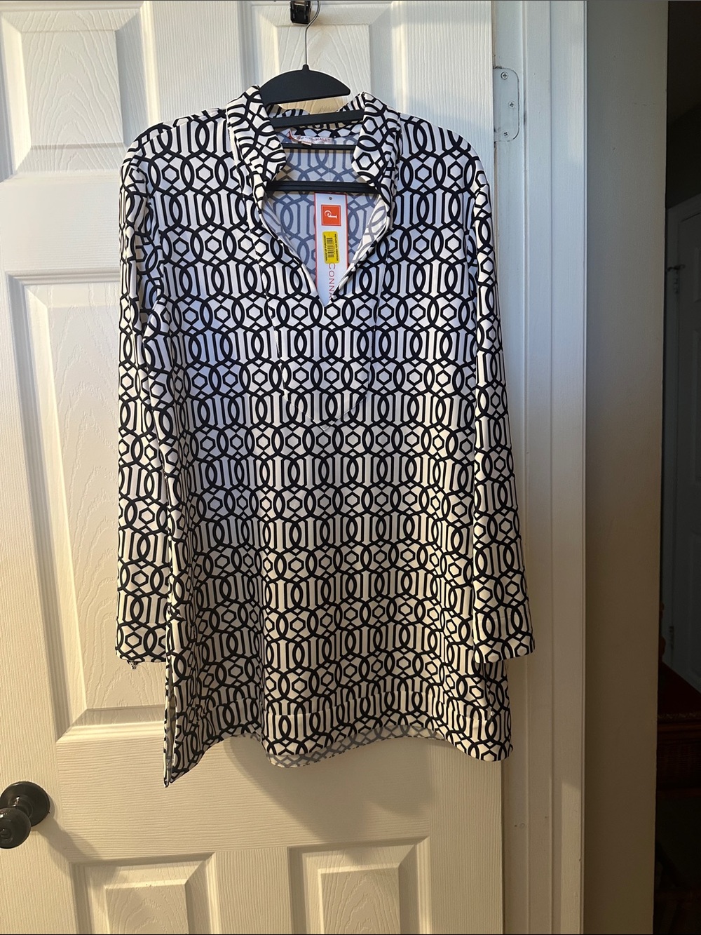 Jude Connally Black and White Geometric Tunic. Size Large, NWT.
